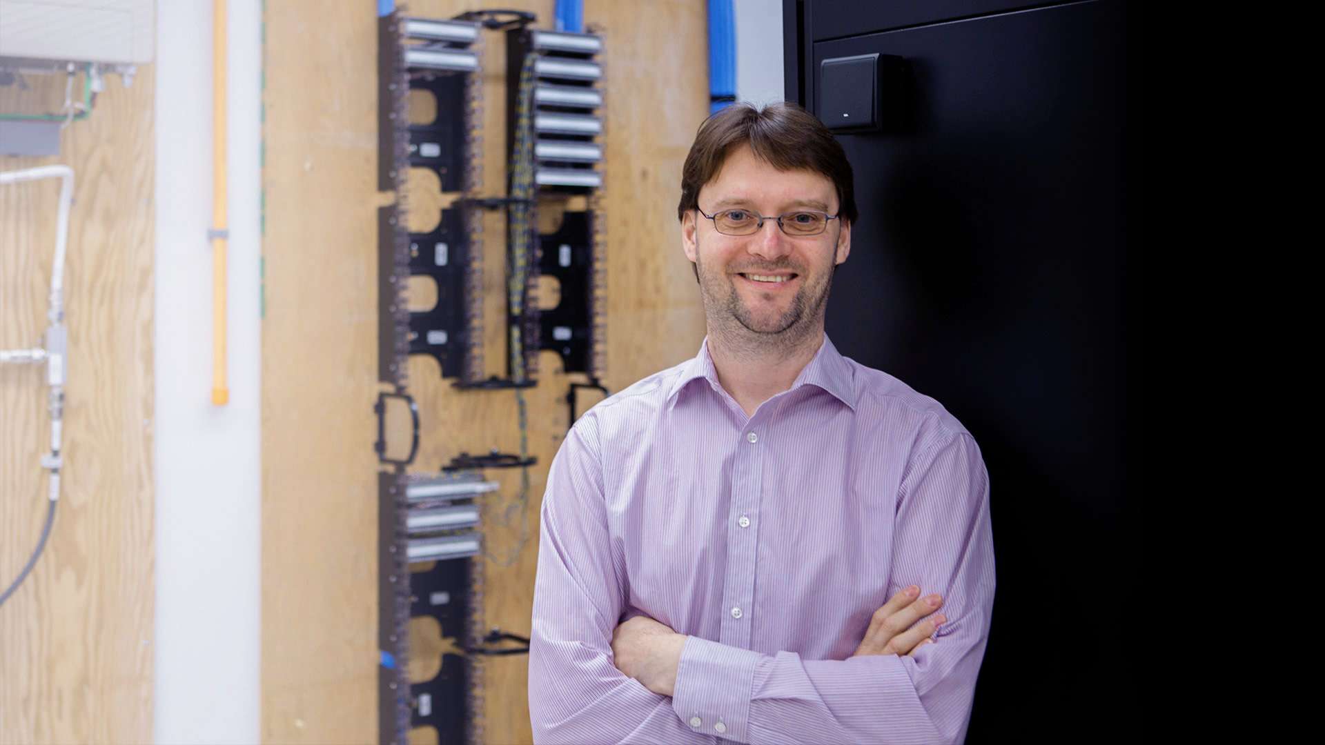 Corporate_HeroBottom-2_1920x1080-old-21 Corporate IT team member